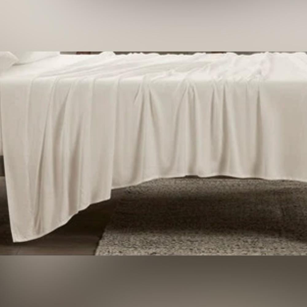 IENJOY HOME White Bamboo Luxury King Bed Sheet Set.